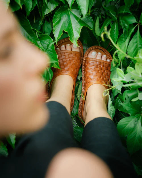 SAINT TROPEZ Woven Leather Cognac Brown